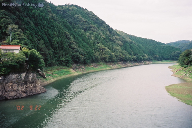 旭川ダムのバス釣り場、ワンドの入り口部分