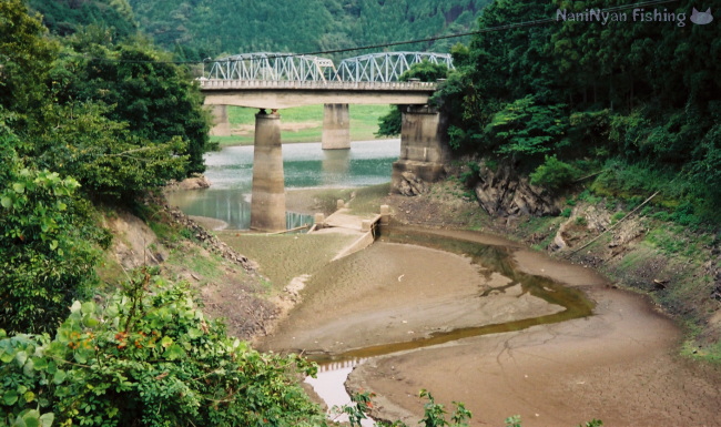 岡山県、旭川ダム湖の曽母谷ワンドのバス釣り場