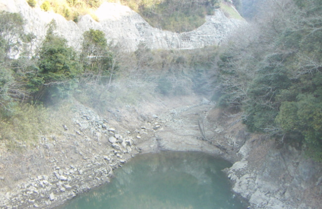 旭川ダムの釣り場写真、ワンド内部の写真（通常の水位の旭川ダム）