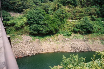旭川ダムの下流ワンド部のバス釣り場写真